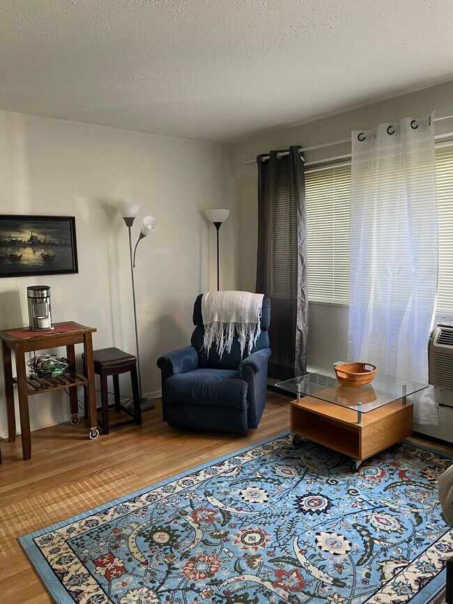 Building Photo - 2101 Chestnut St