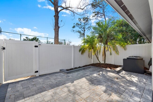 Building Photo - Charming 2-Bedroom + Bonus Room/Loft, 2-Bath Townhome Retreat in Conway!