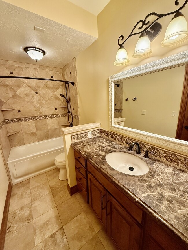 Building Photo - 6819 S Greenfield Way