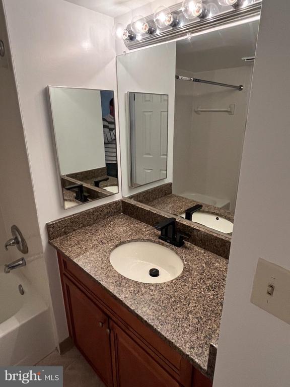 Building Photo - 10101 Grosvenor Pl