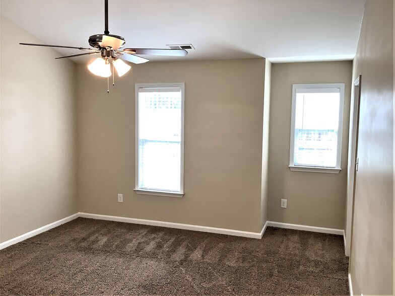 Building Photo - 1305 Tawny View Ln