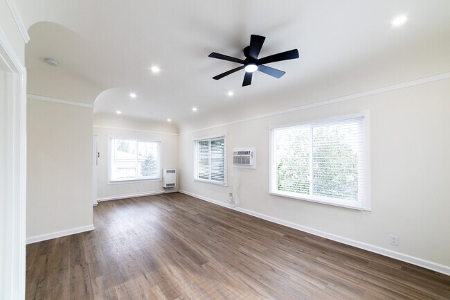 Building Photo - 211 N Berendo St