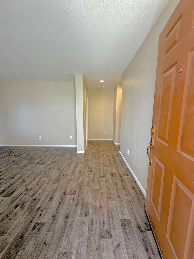 Building Photo - 5712 Viberti Ct