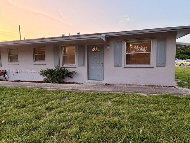Building Photo - 1502 N 57th Terrace