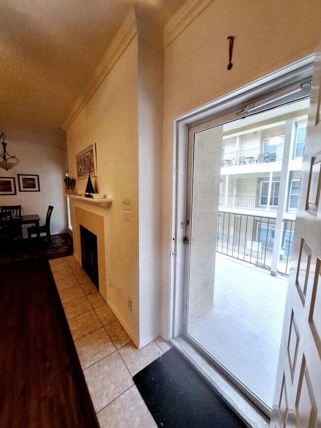 Building Photo - 921 Marine Dr