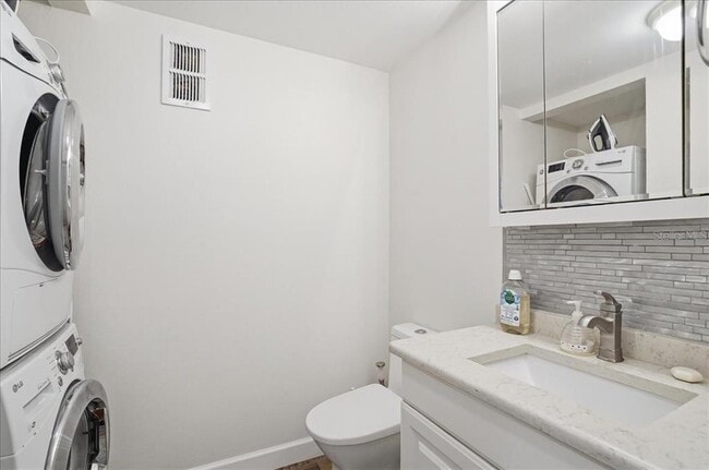 Building Photo - 7300 Sun Island Dr S