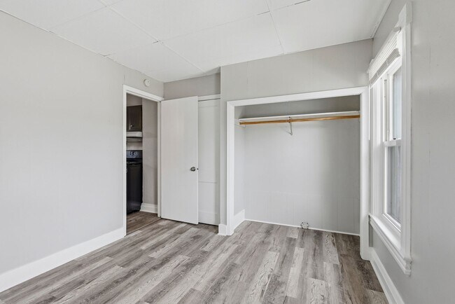 Building Photo - 645 W 10th Ave