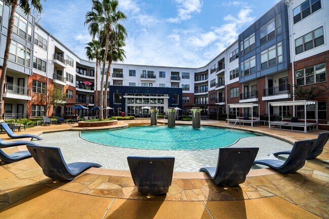 Building Photo - 5455 Richmond Ave.