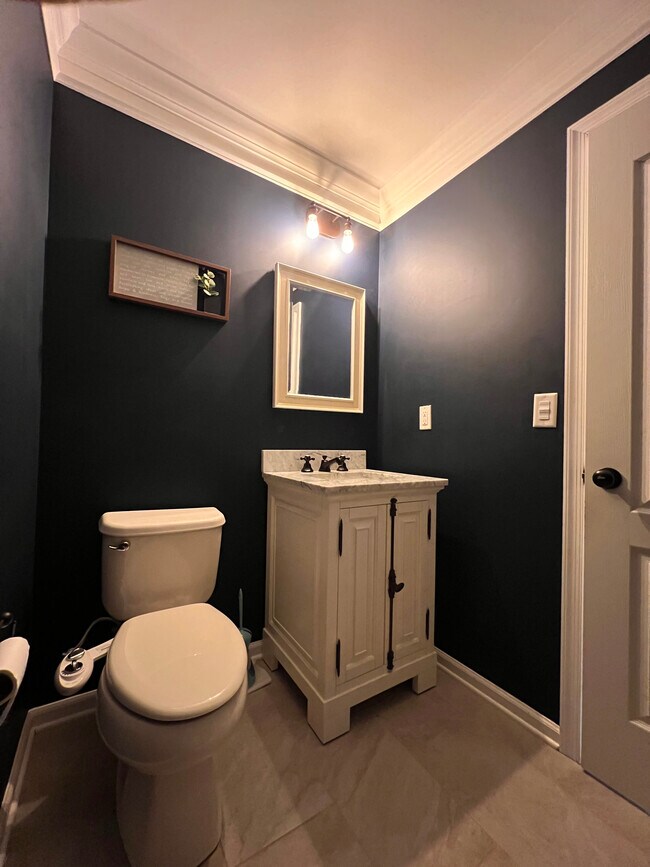 Building Photo - 4170 Bunker Hill Dr N