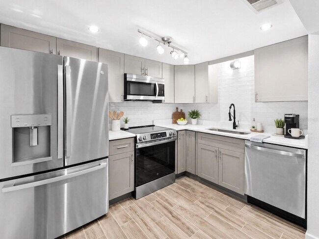 Building Photo - 505 Plaza Seville Ct