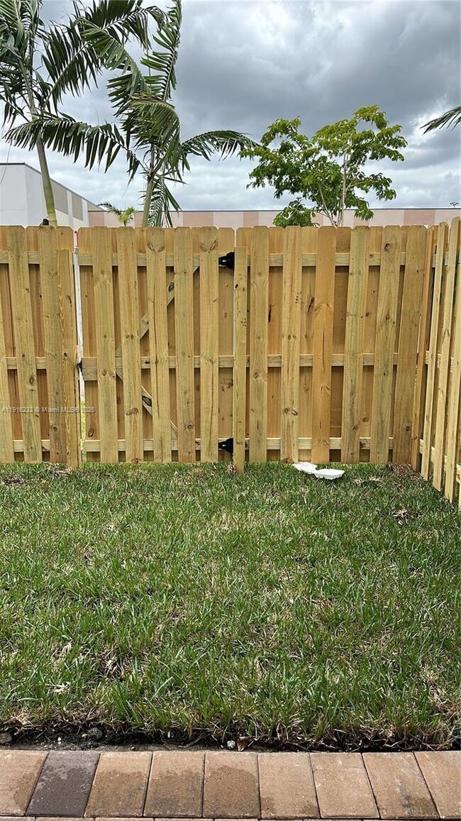 Building Photo - 245 SW 159th Ct