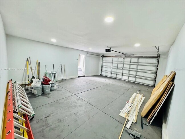 Building Photo - 1017 E 19th Ave