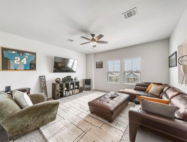 Building Photo - 17023 Canosa Dr
