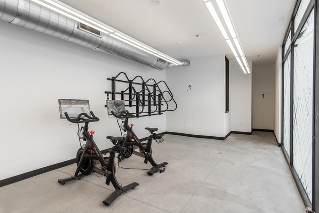 Building Photo - $0 DEPOSIT OPTION. GORGEOUS STUDIO IN 1616 SOUTH AT PLATT PARK