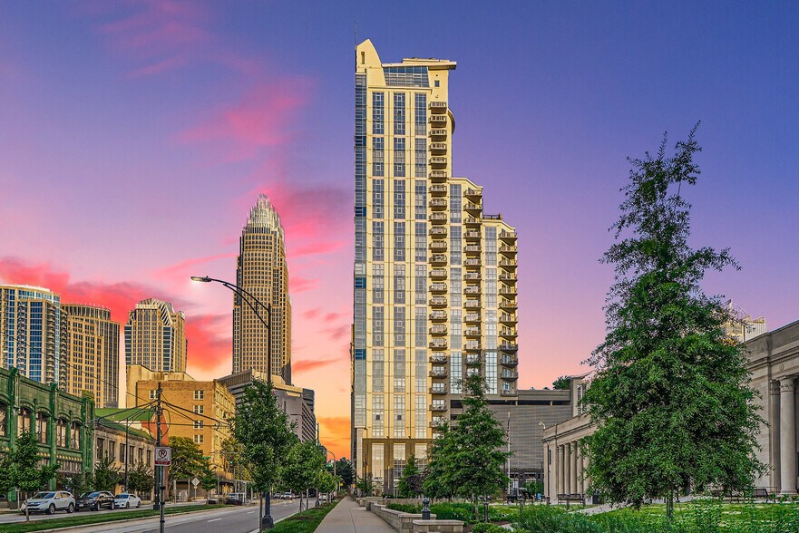 Building Photo - 333 W Trade St