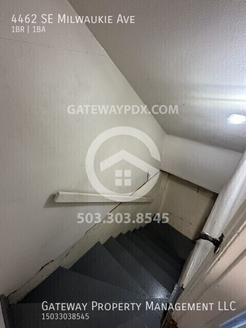 Building Photo - 4462 SE Milwaukie Ave
