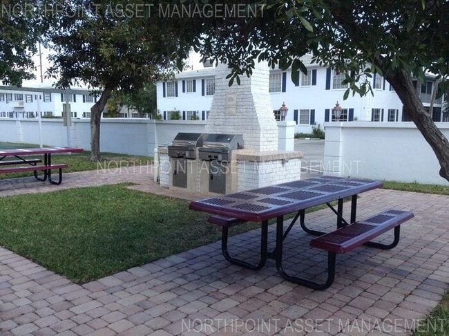 Building Photo - Charming 2BR 1BA Home w/ Pool Access in Fort Lauderdale