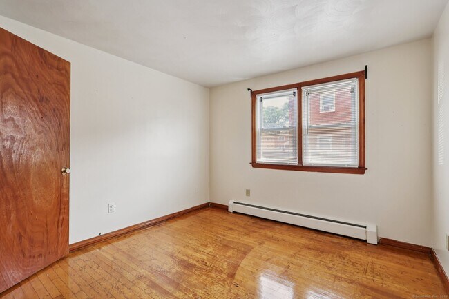 Building Photo - 37 Cumberland Rd