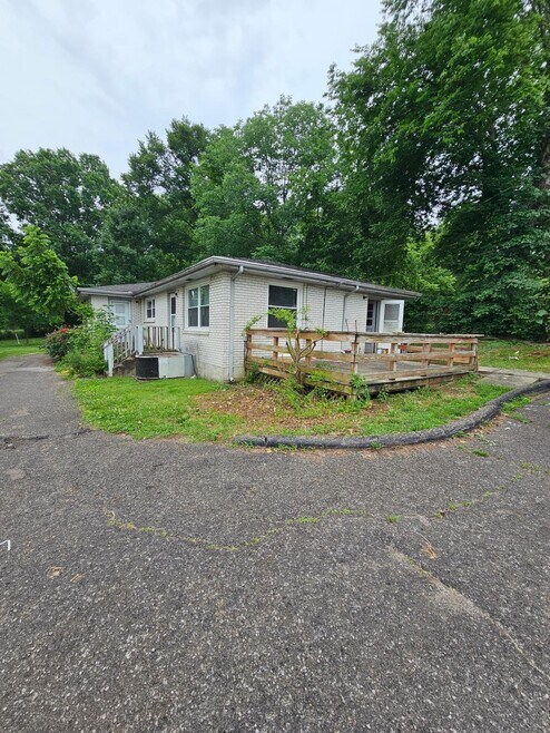 Building Photo - 107 Hillcrest Dr