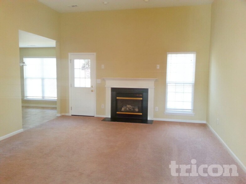 Building Photo - 4422 Little Moser Ln