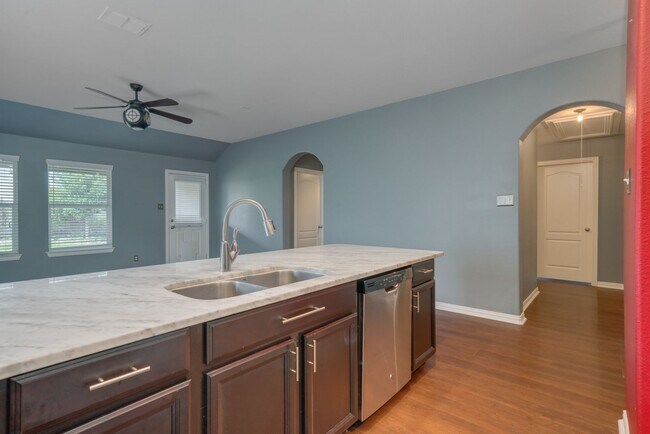 Building Photo - 292 Strawberry Blonde Dr