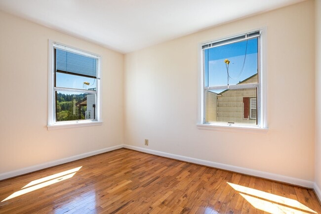 Building Photo - 3243-3243 NW Market St