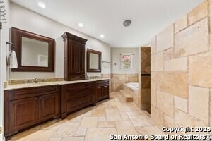 Building Photo - 7 Inwood Knoll