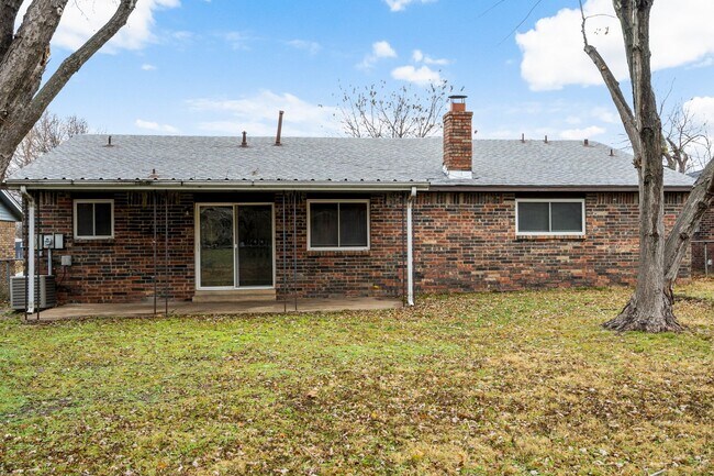 Building Photo - Updated 3 Bed 2 bath with 2 car garage!