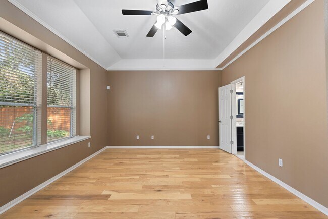 Building Photo - The Perfect Woodlands Retreat: Steps from ...
