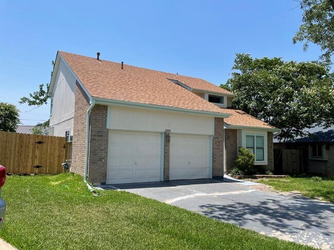 Primary Photo - 2108 Zephyr Ln
