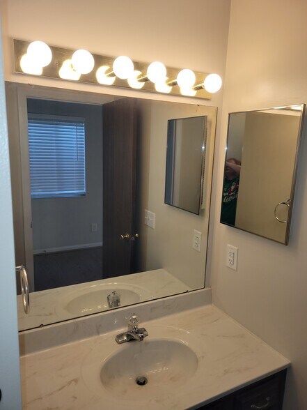 master bathroom - 30 Creekwood Dr
