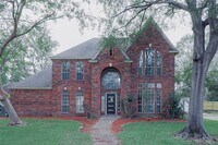 Building Photo - 17527 Sandy Cliffs Dr