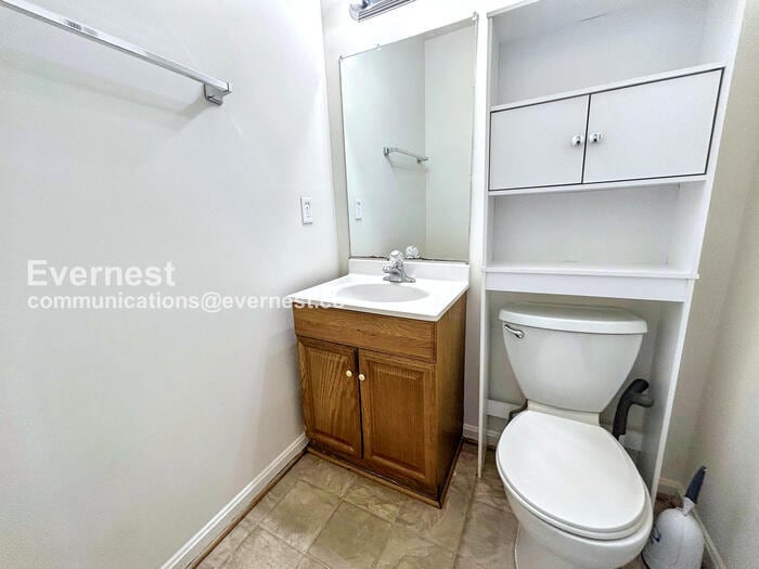 Building Photo - 1246 Thomas Jefferson Pl