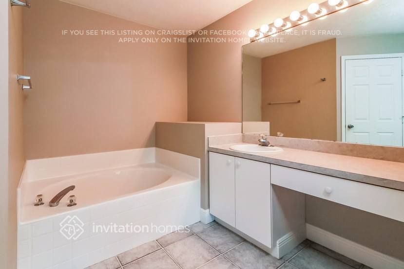 Building Photo - 3544 SW Hale St