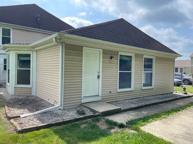 Building Photo - 4475 W Milham Ave