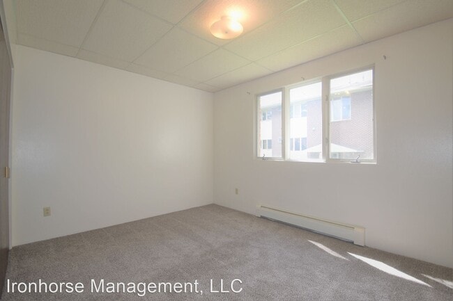 Building Photo - 805 W Villard St