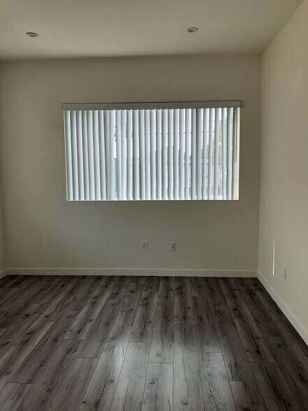 Building Photo - 6844 Woodman Ave