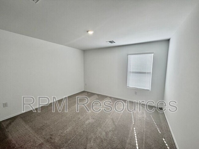 Building Photo - 10401 Little Blue Ln