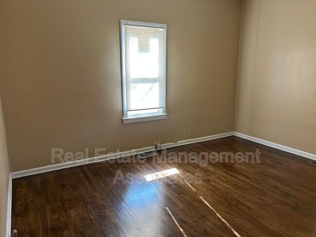 Building Photo - 119 Spalding St