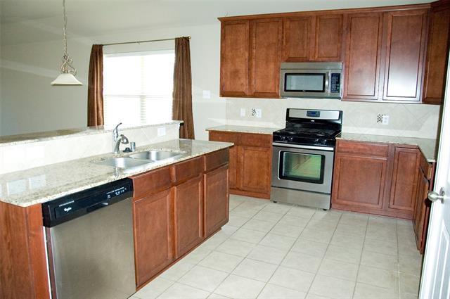 Building Photo - 2108 Willow Creek Dr