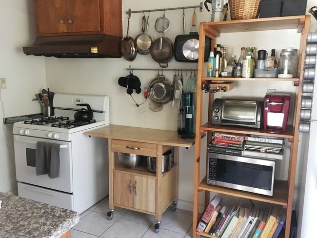 Kitchen - 464 N Orange Grove Ave