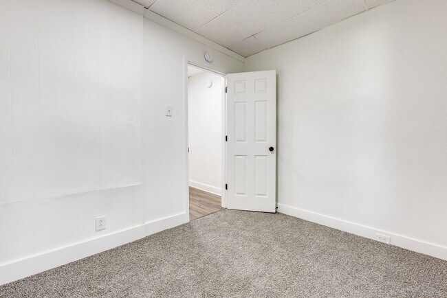 Building Photo - 240 Hazelwood Ave