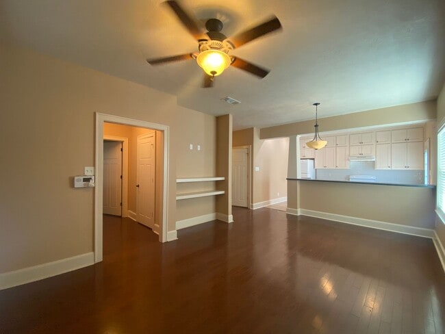 Building Photo - 2 Bedroom 1 Bathroom House - Texarkana, TX