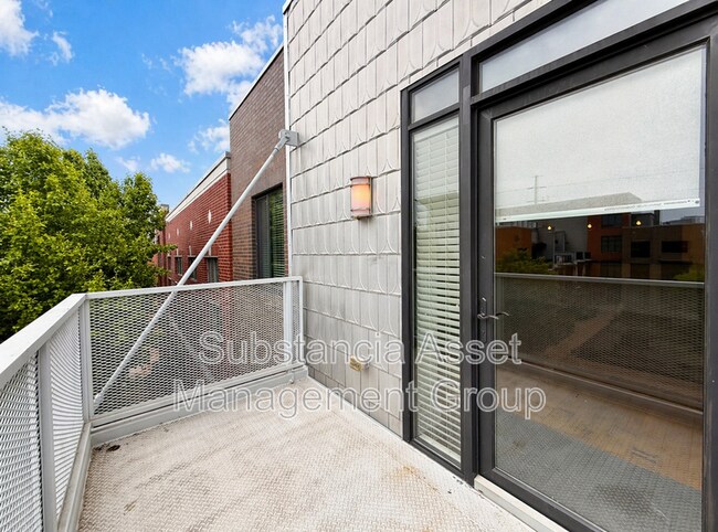 Building Photo - 444 N Central Ave