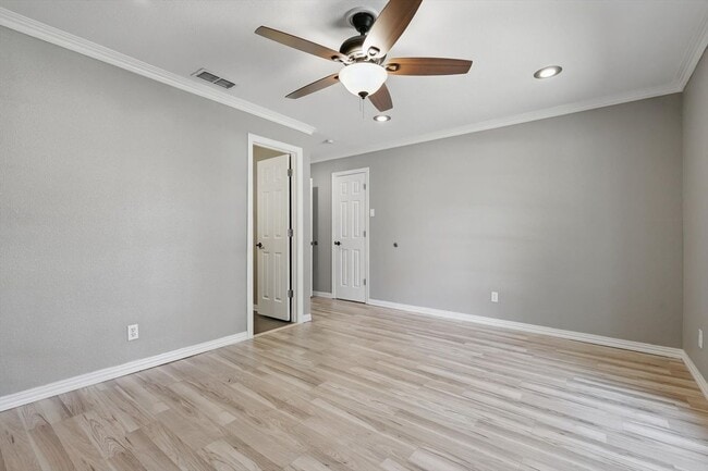 Building Photo - 422 Clover Ln