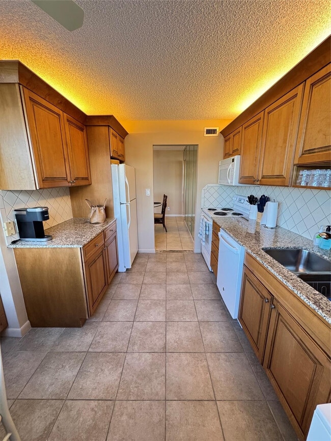 Building Photo - 5200 N Ocean Blvd