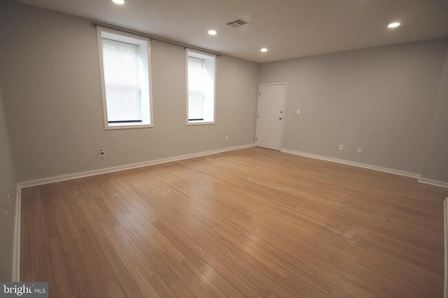 Building Photo - 20 Swan St