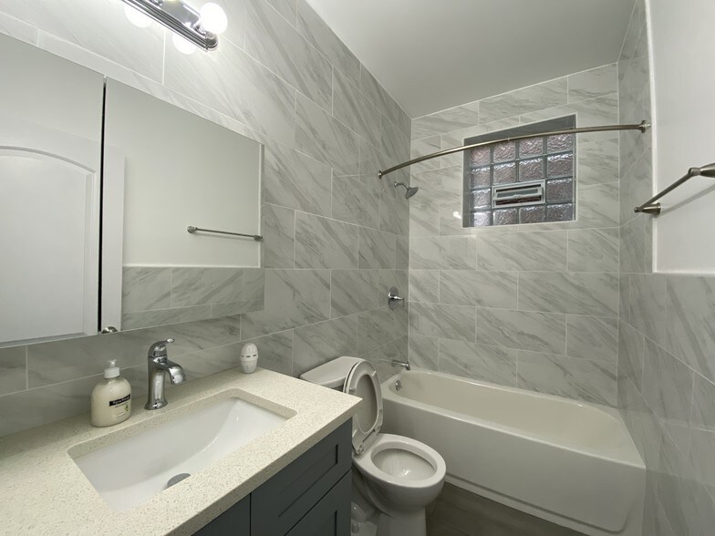 Bathroom - 2932 S Normal Ave