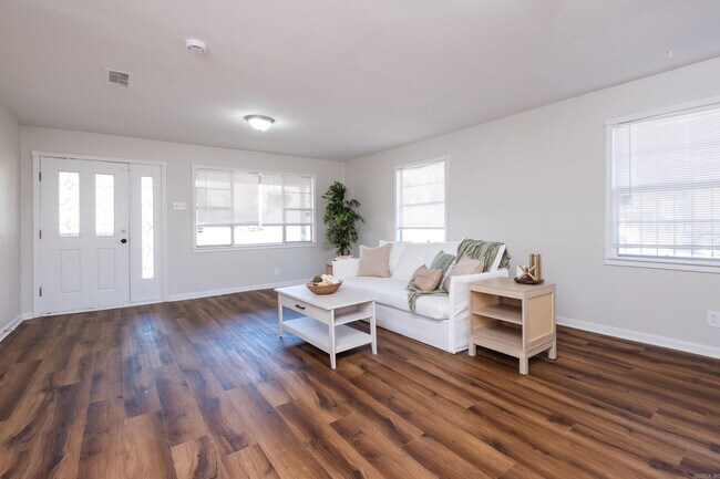 Building Photo - 1101 W Charles Bussey Ave