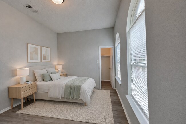 Building Photo - Beautiful 4BR Home in Denton with Fireplace, Fenced Yard & Garage